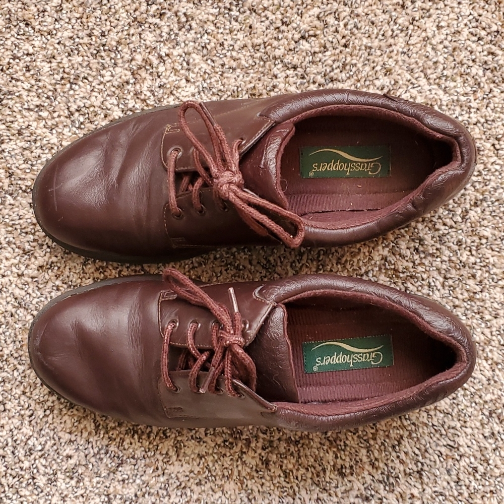 Women's Grasshoppers shoes Size 8 1/2 M in Brown.